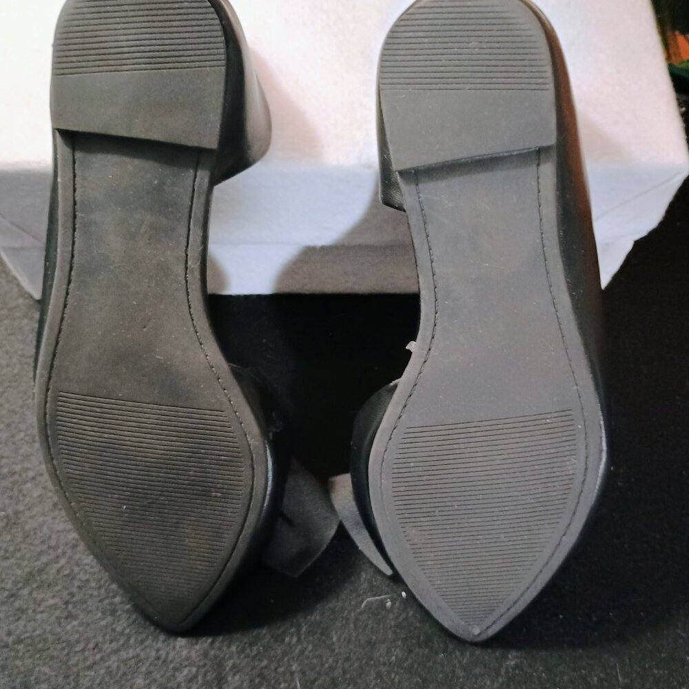 EUC: Torrid Sze 8W Black Faux Leather D'Orsay Bow Flats Chic - Picture 2 of 5